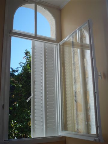 <p>fenêtre+persiennes,dépose repose double vitrage</p>
