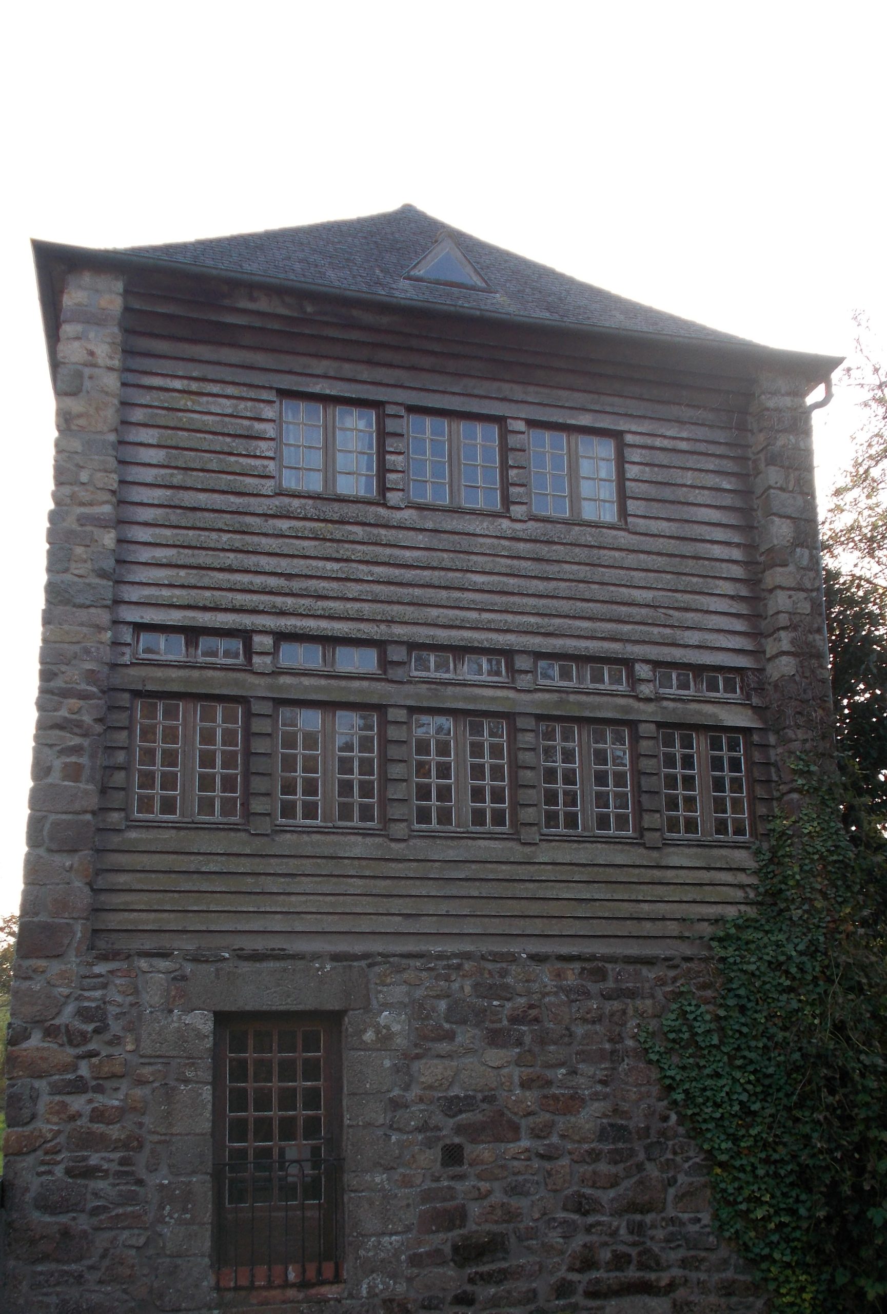 Moulin ancien inscrit au patrimoine national avant réfection
